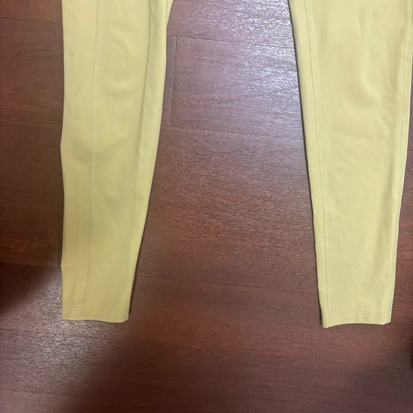 Girlfriend Collective Lime Workout Set - Picture 10 of 16